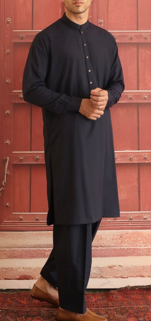 Amir Adnan Suit in breathable non-creasing fabric in Slim Fit