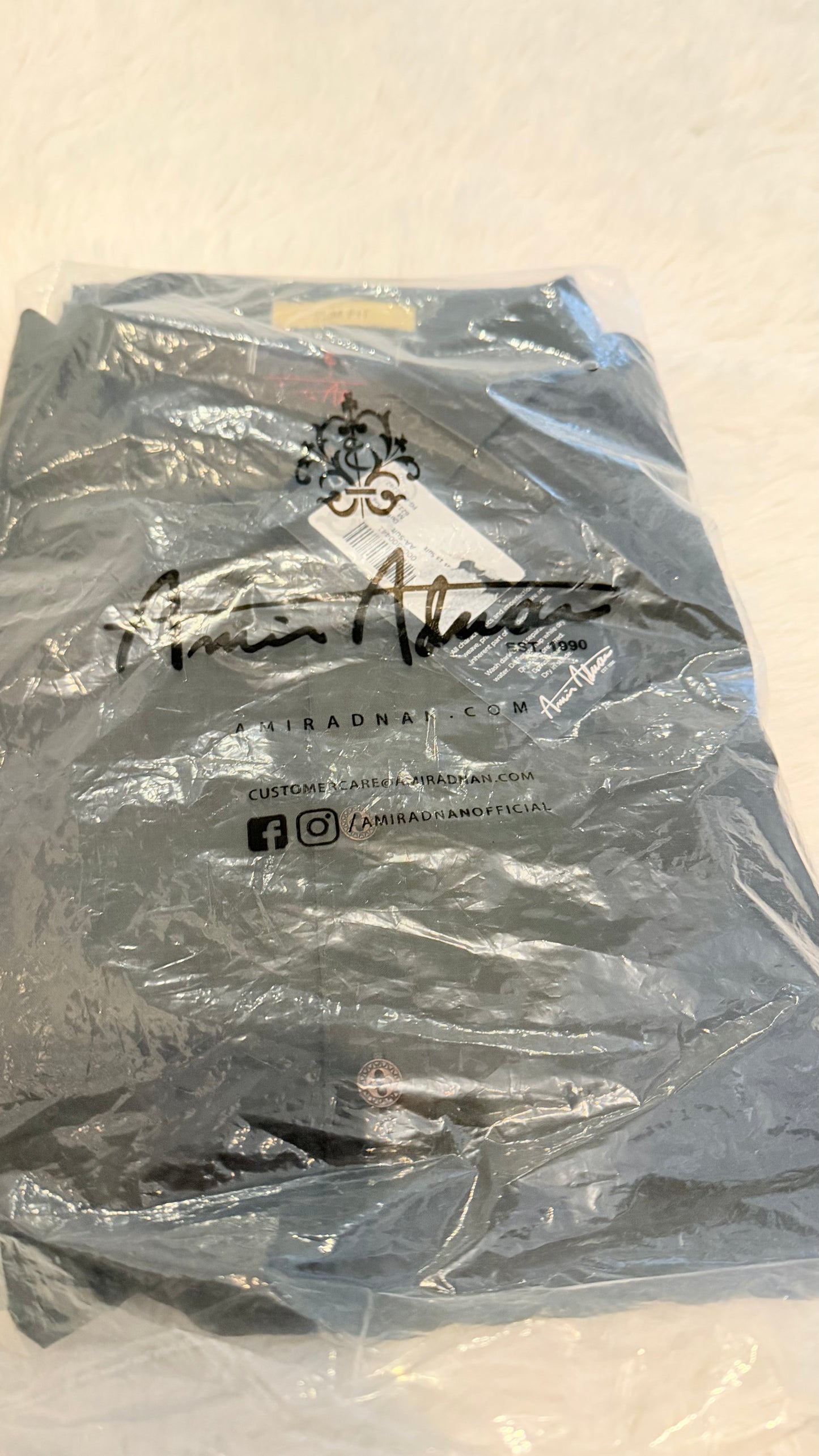 Amir Adnan Suit in breathable non-creasing fabric in Slim Fit