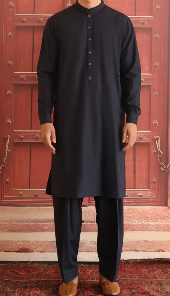Amir Adnan Suit in breathable non-creasing fabric in Slim Fit
