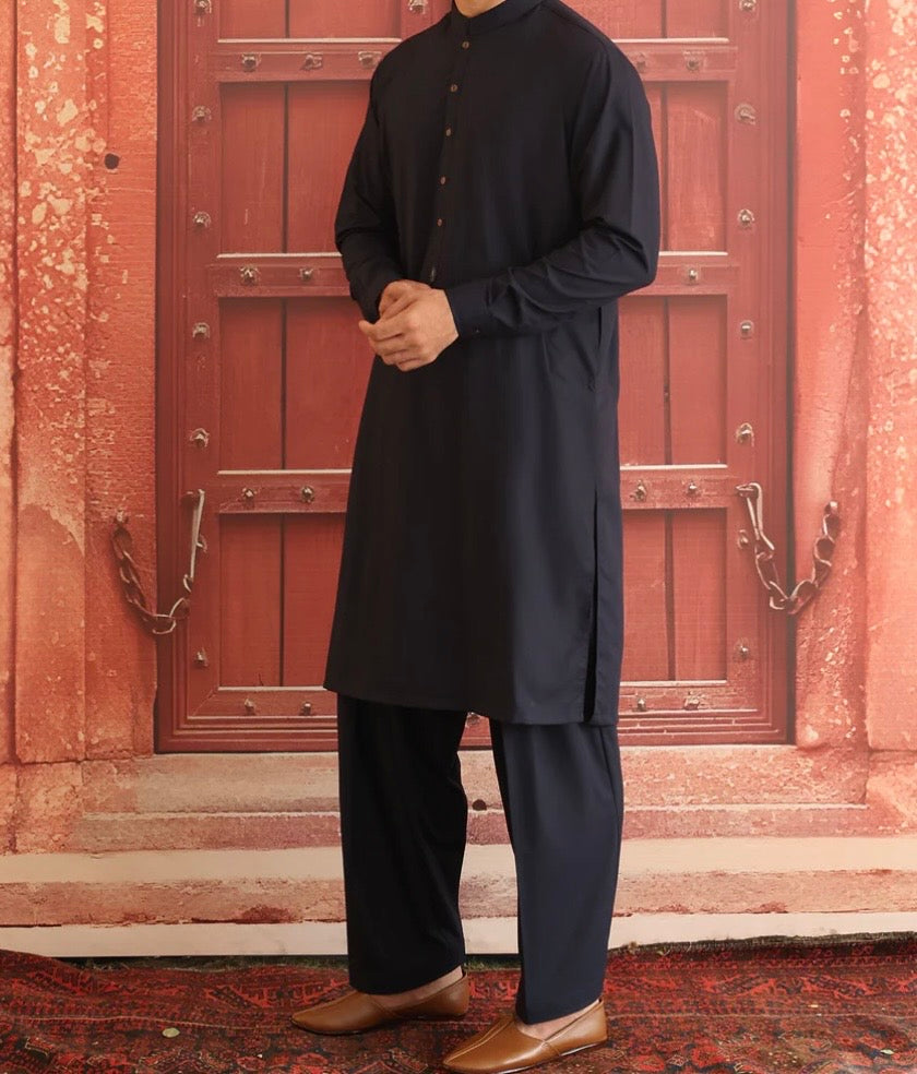 Amir Adnan Suit in breathable non-creasing fabric in Slim Fit