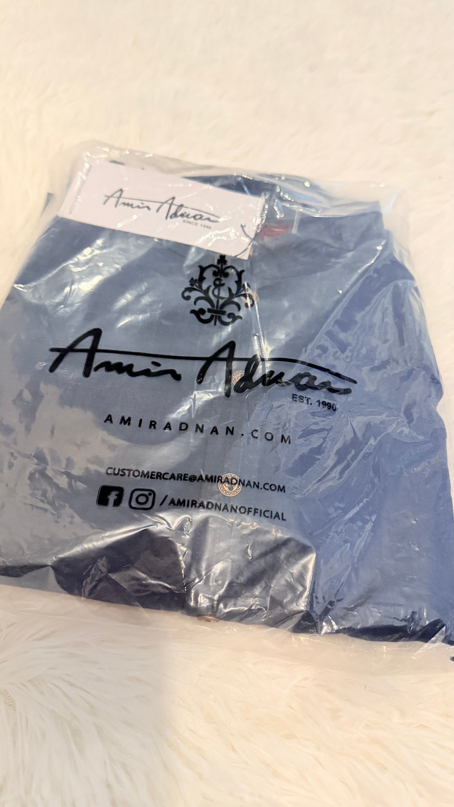 Amir Adnan Suit in breathable non-creasing fabric in Slim Fit
